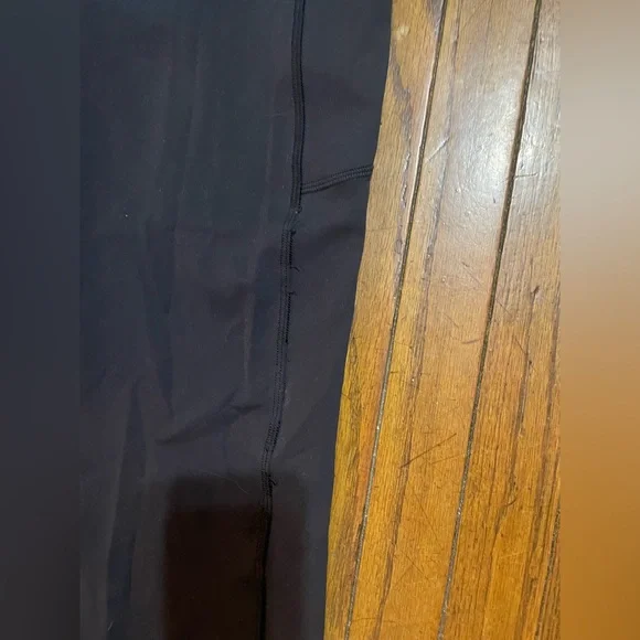 Lululemon Invigorate High-Rise Tight 25"
Black | women’s size 12 - Picture 4 of 9